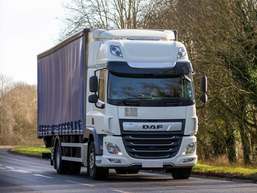 The 26 tonne lorry – can carry upto 15,000 kg (15 tonnes) - High Wycombe Commercial Haulage