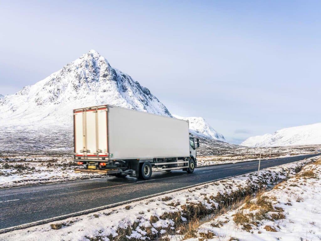 The 18 tonne lorry – can carry upto 10,000 kg (10 tonnes) - High Wycombe - Commercial Haulage